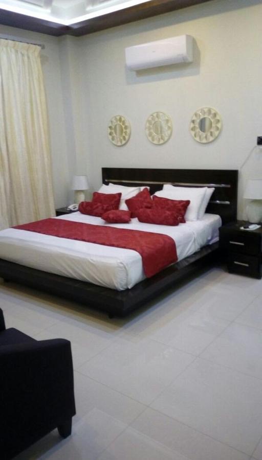 Shahi Palace Hotel Chichawatni ภายนอก รูปภาพ